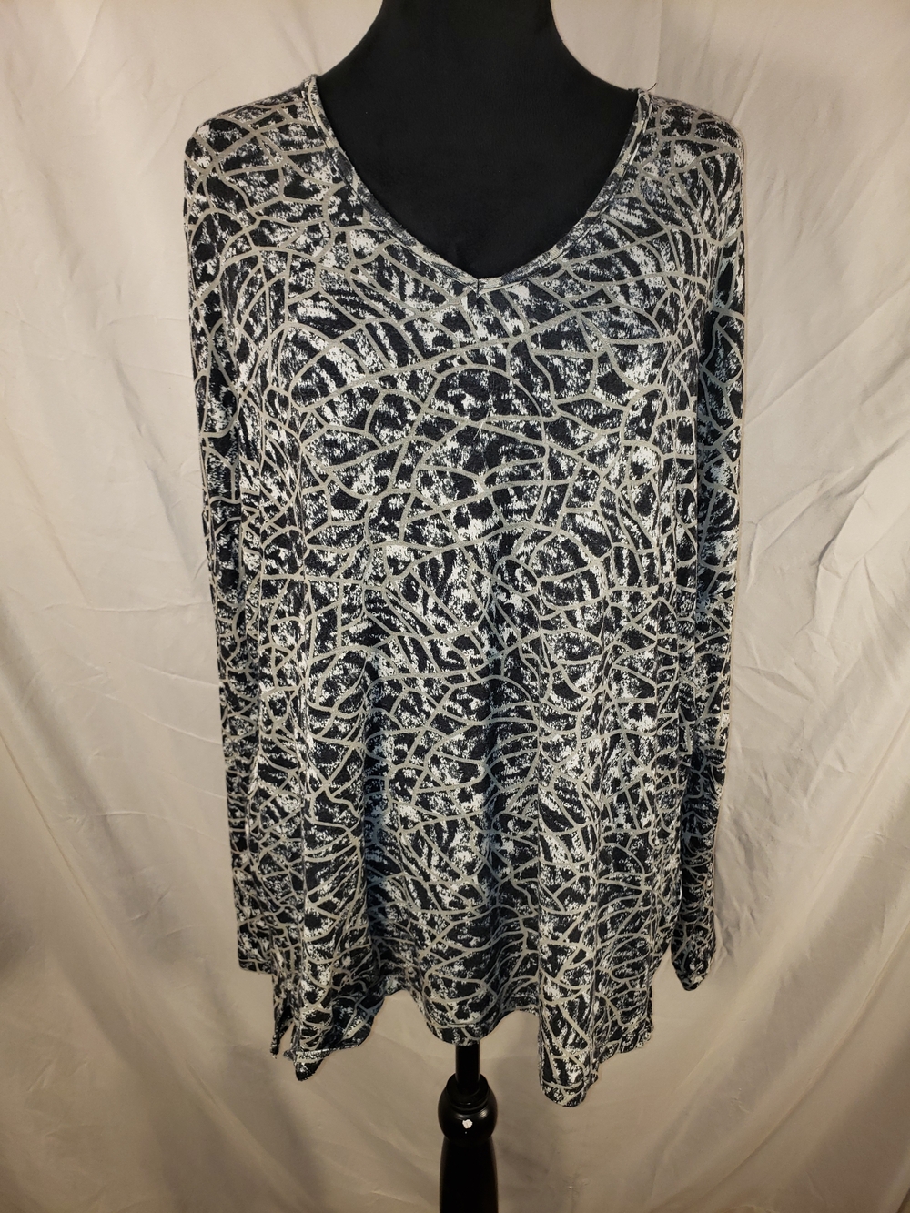 Tribal Black & White Long Sleeve V-Neck Tunic - XXL